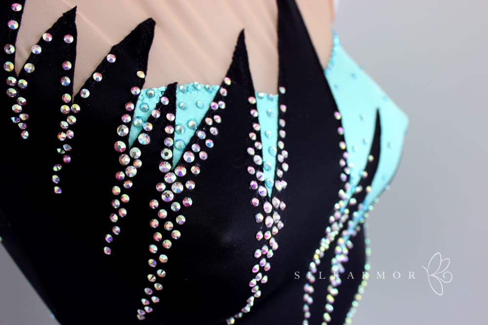 Justaucorps compétition GR gymnastique rythmique vert noir strass