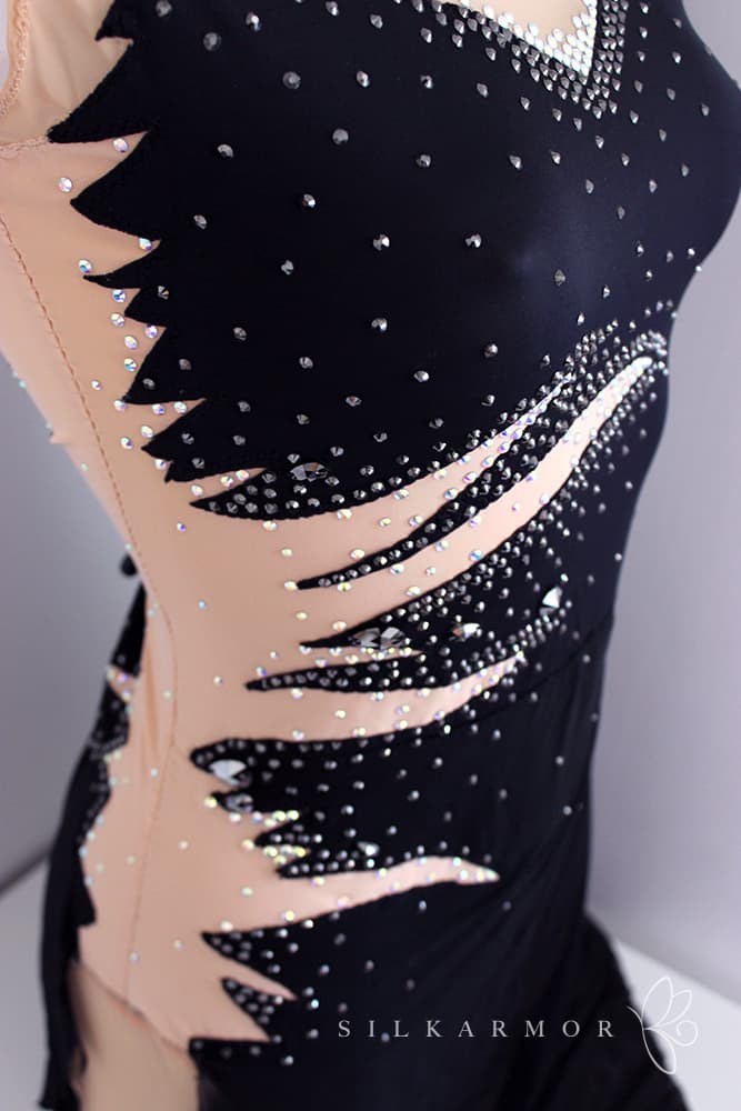 justaucorps compétition grs et spectacle noir dechité strass et couture