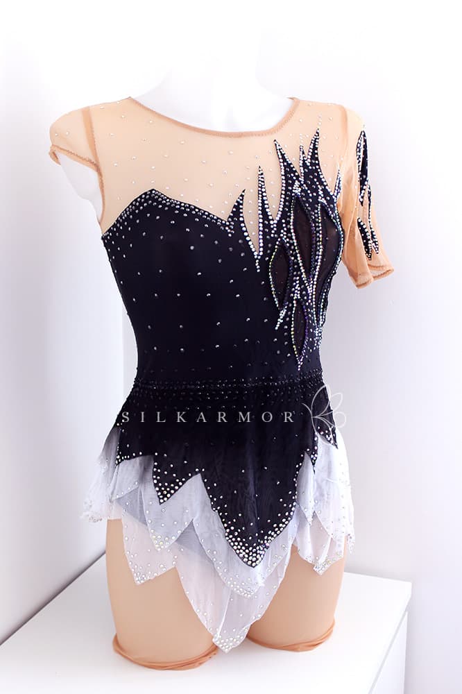 justo noir grs gr gymnastique rythmique création couture noir et blanc voile