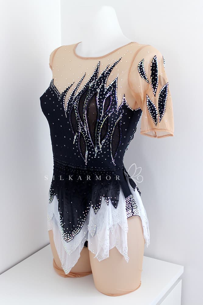 justo noir grs gr gymnastique rythmique création couture noir et blanc voile