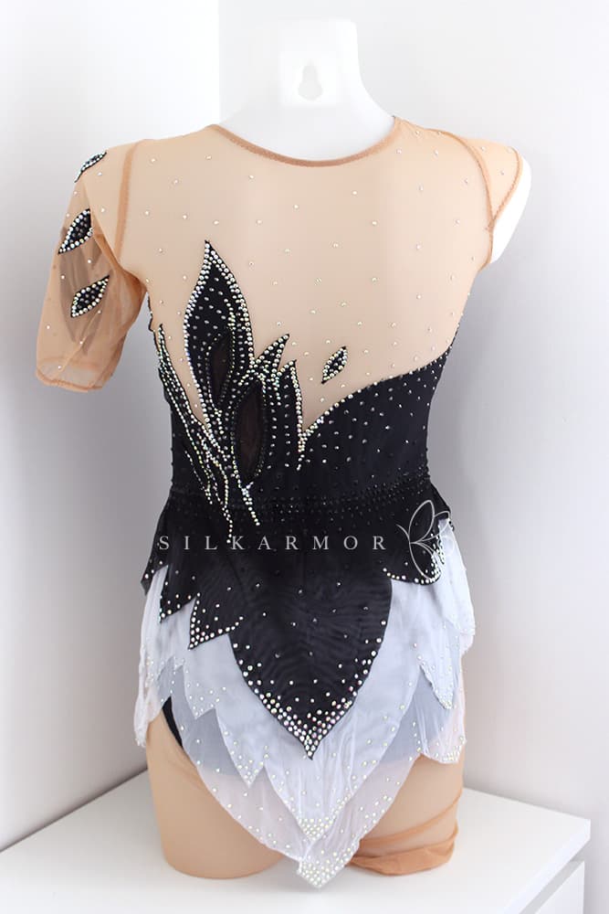 justo noir grs gr gymnastique rythmique création couture noir et blanc voile